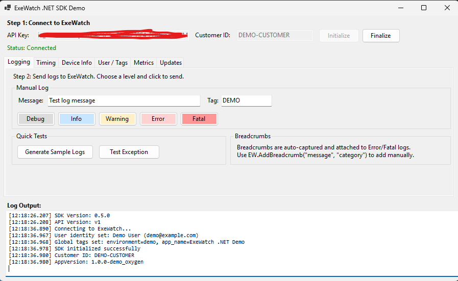 Esempio ExeWatch .NET Windows Forms: API key inserita a runtime, tab per Logging, Timing, Device Info, User/Tags, Metrics e Updates, e un pannello di output che mostra l'SDK che si connette e si inizializza
