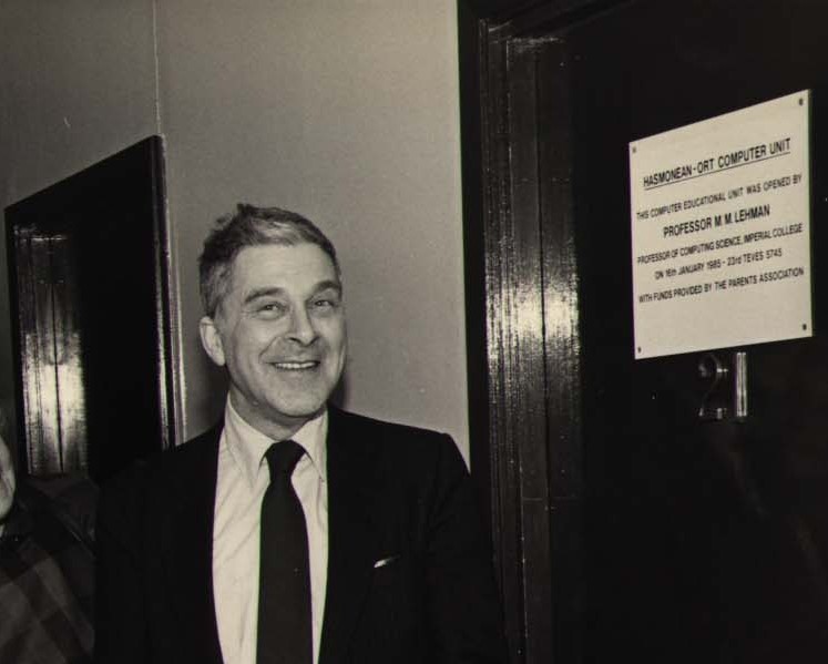 Retrato de Meir 'Manny' Lehman, informático y padre de la evolución del software.